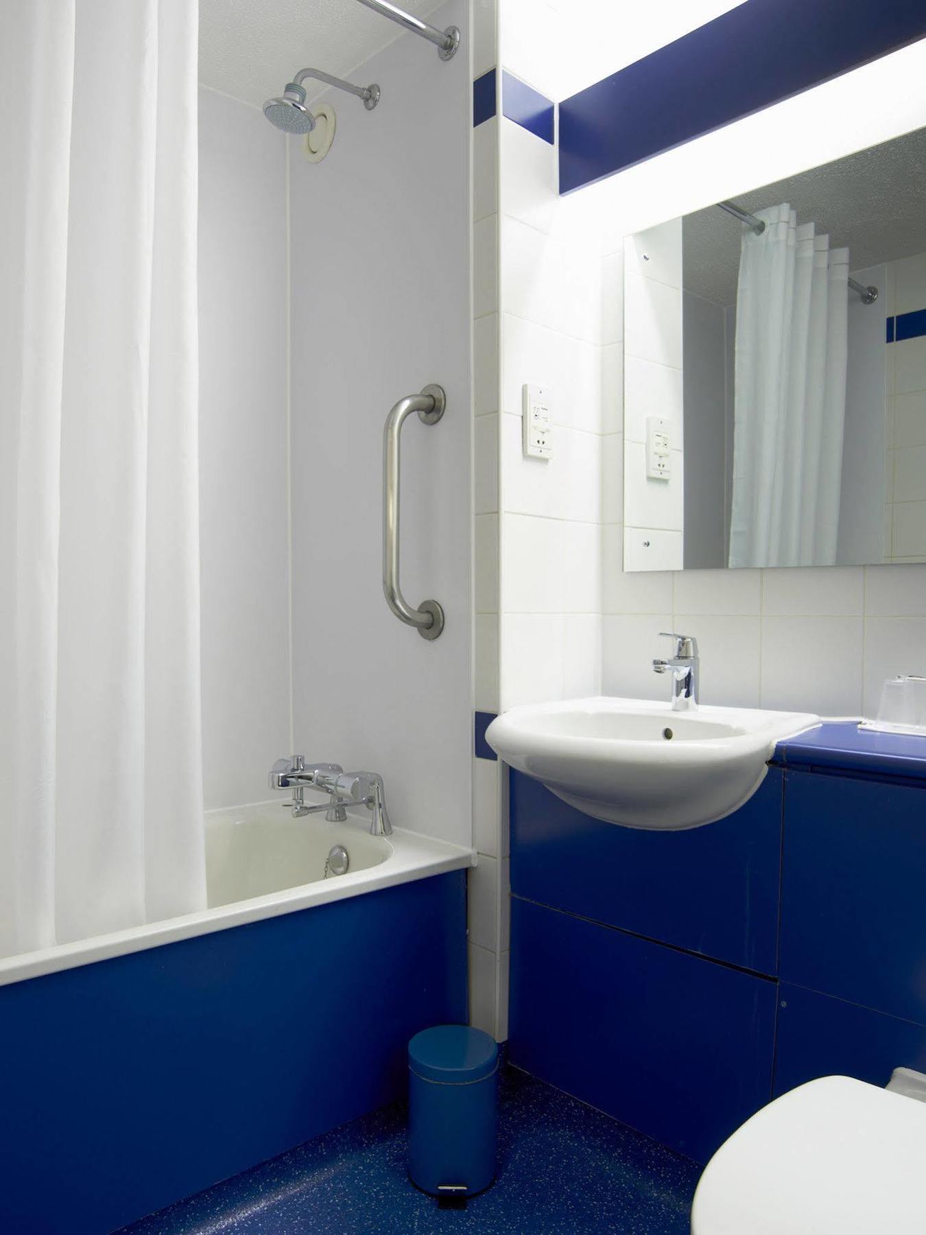 Travelodge Bristol Central Anchor Road Exteriér fotografie
